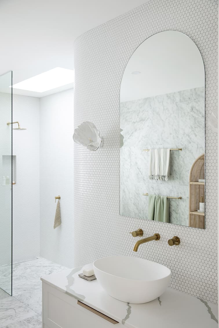 Fluted Shell (openface) Wall Sconce